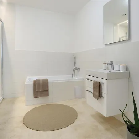 Omega Apartment *